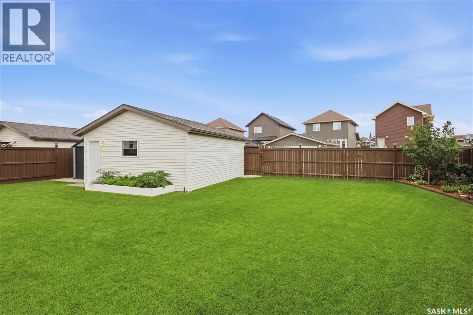 1040 Kolynchuk CRESCENT - Image 31