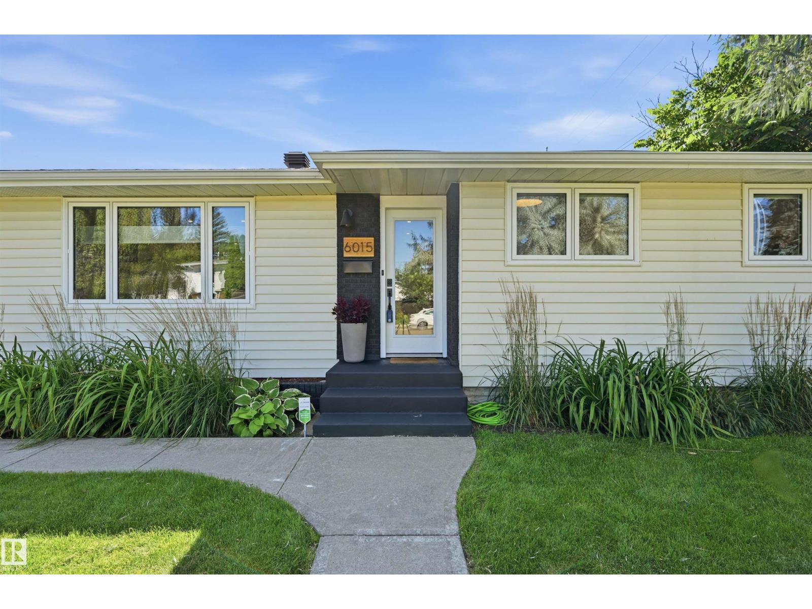 6015 92A AV NW - 47
