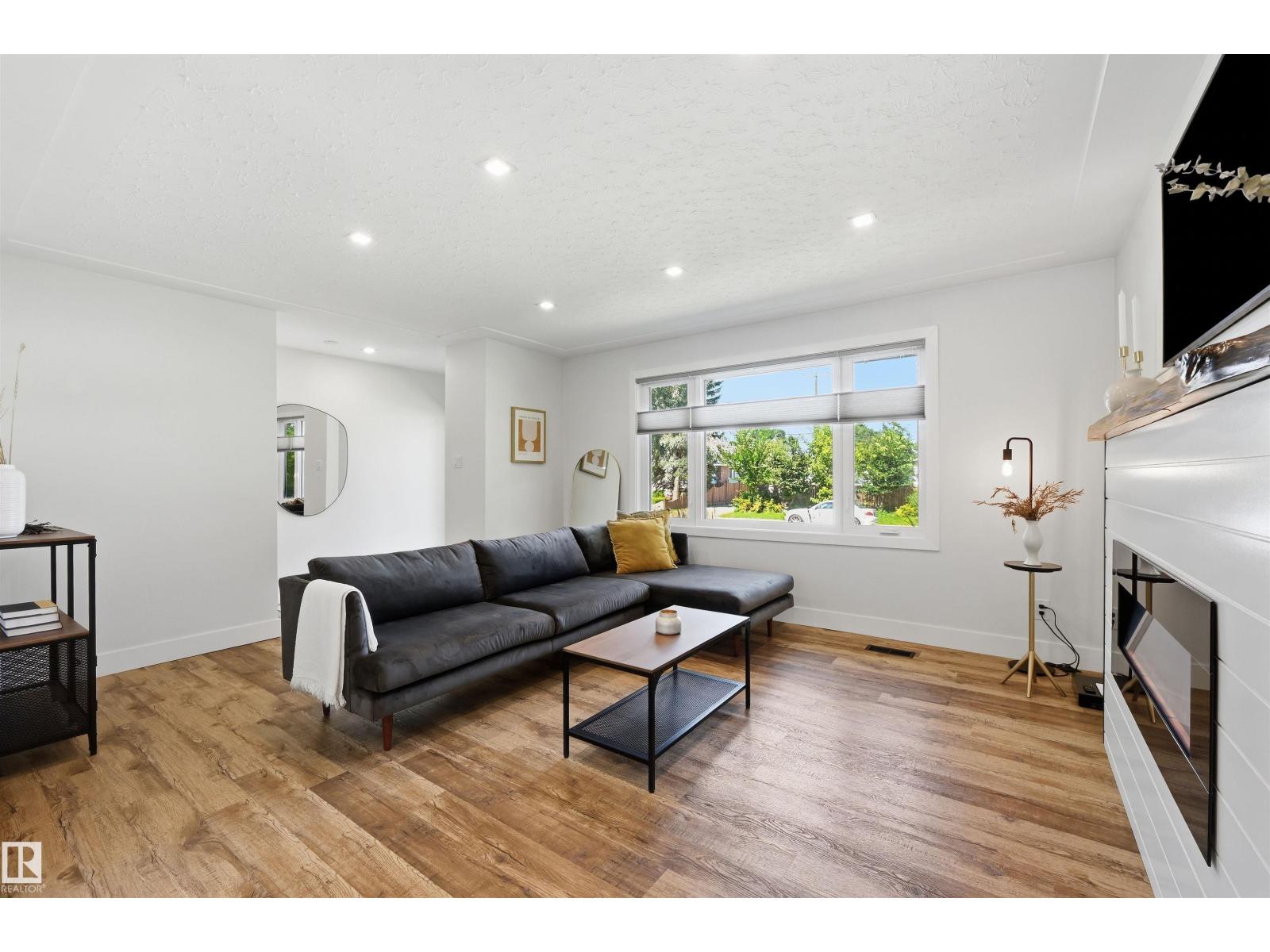 6015 92A AV NW - Image 9
