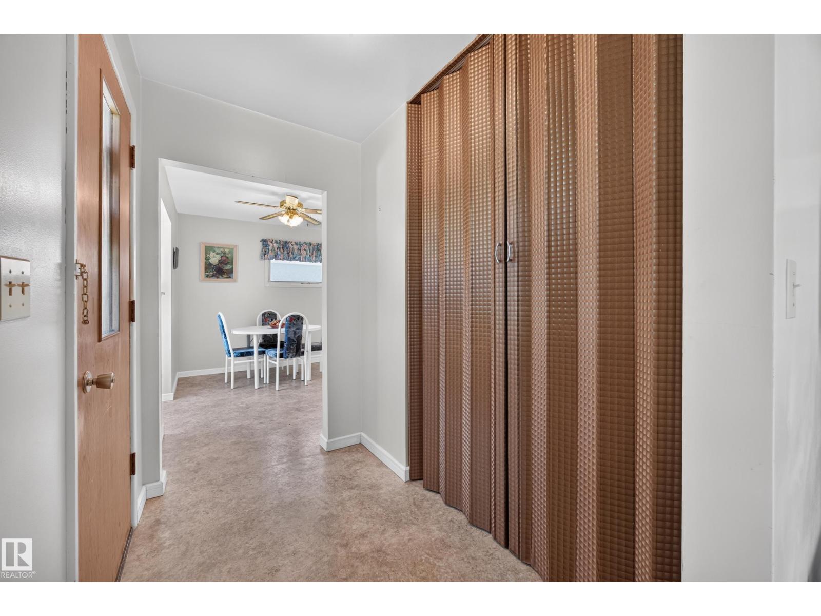 5207 48 AV - Image 13
