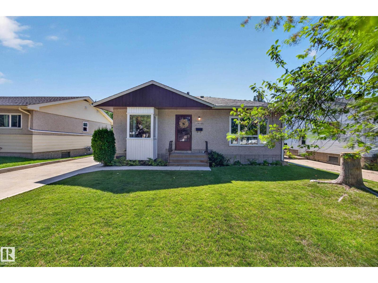 5207 48 AV - Image 6