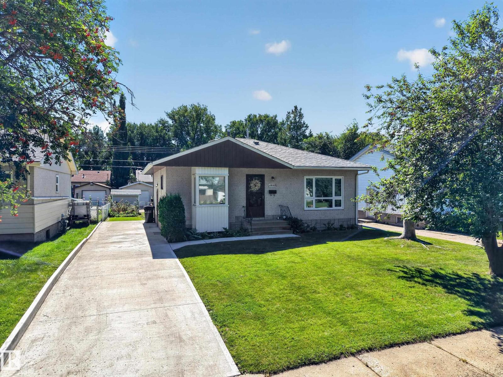 5207 48 AV - Image 8