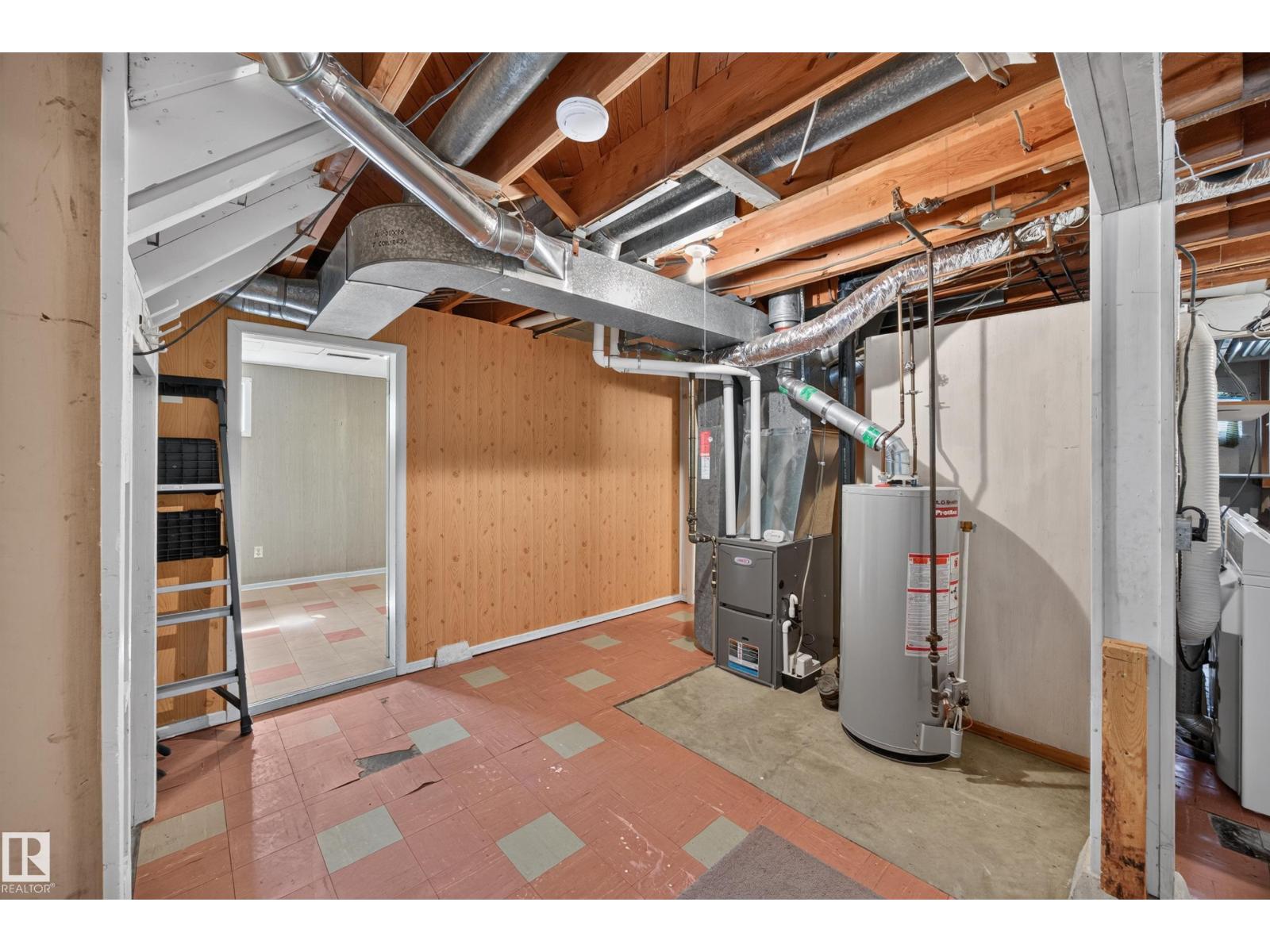 5207 48 AV - Image 51