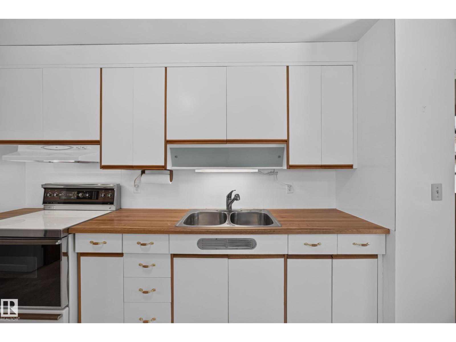 5207 48 AV - Image 39