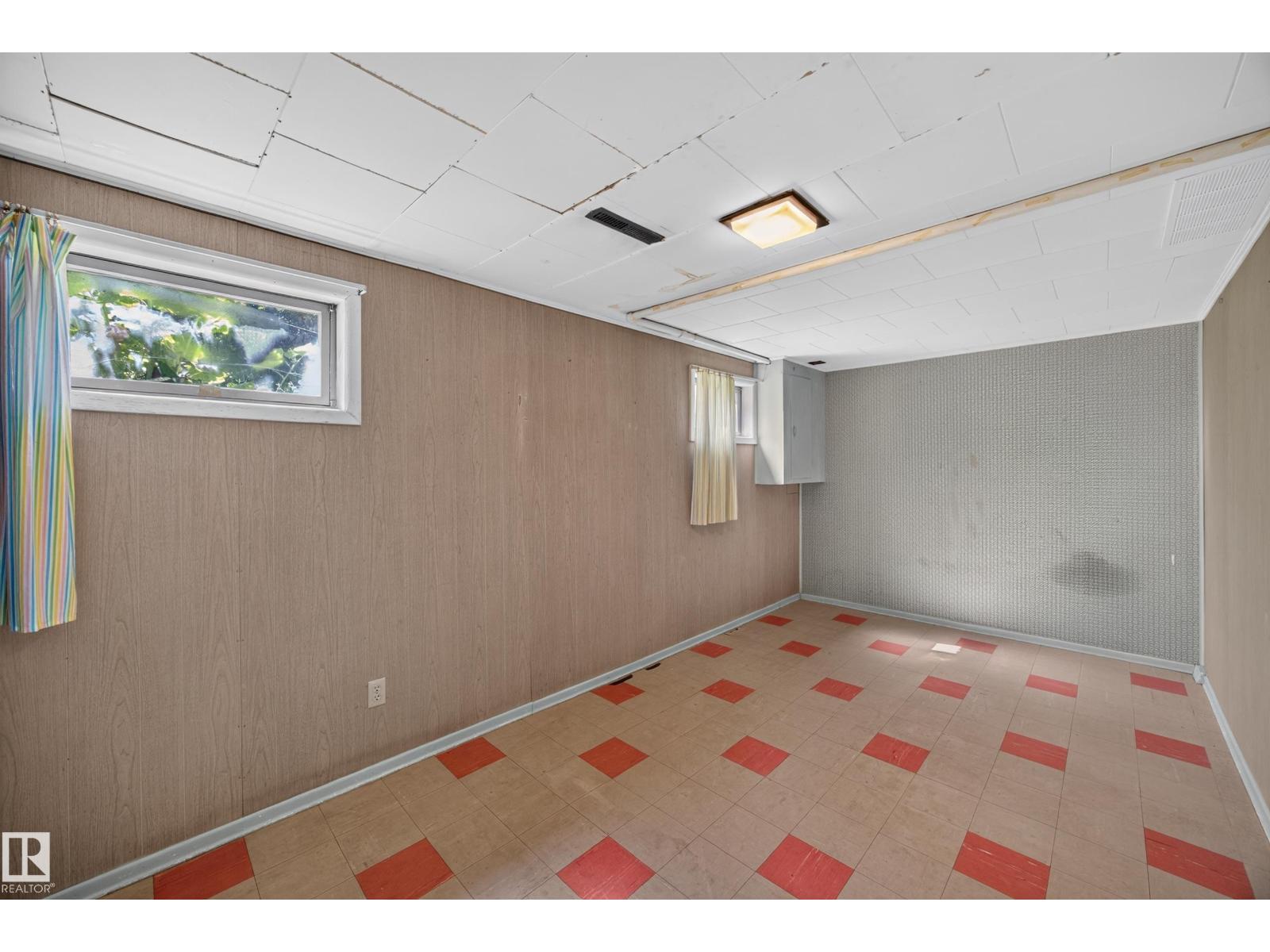 5207 48 AV - Image 41