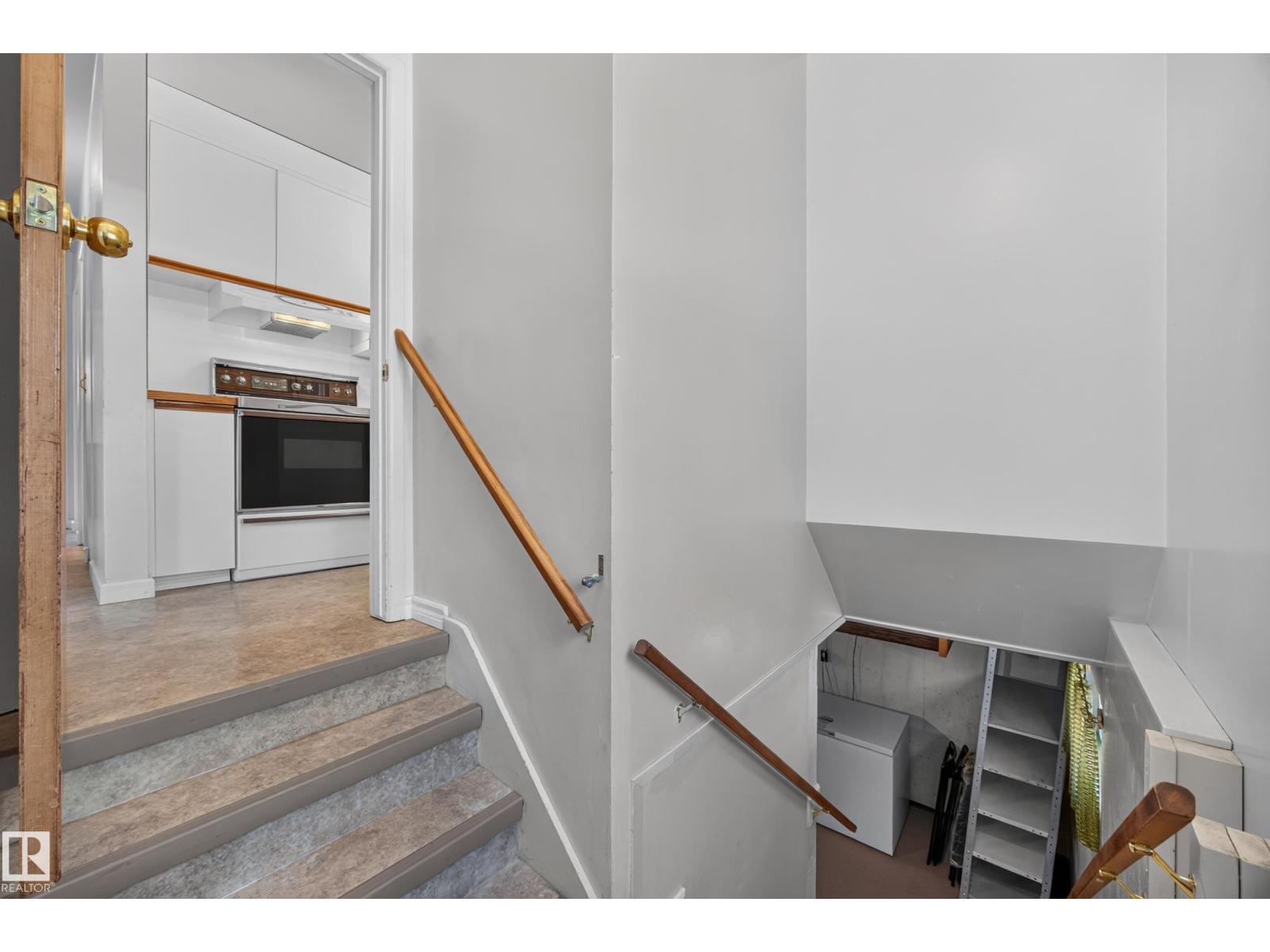 5207 48 AV - Image 40