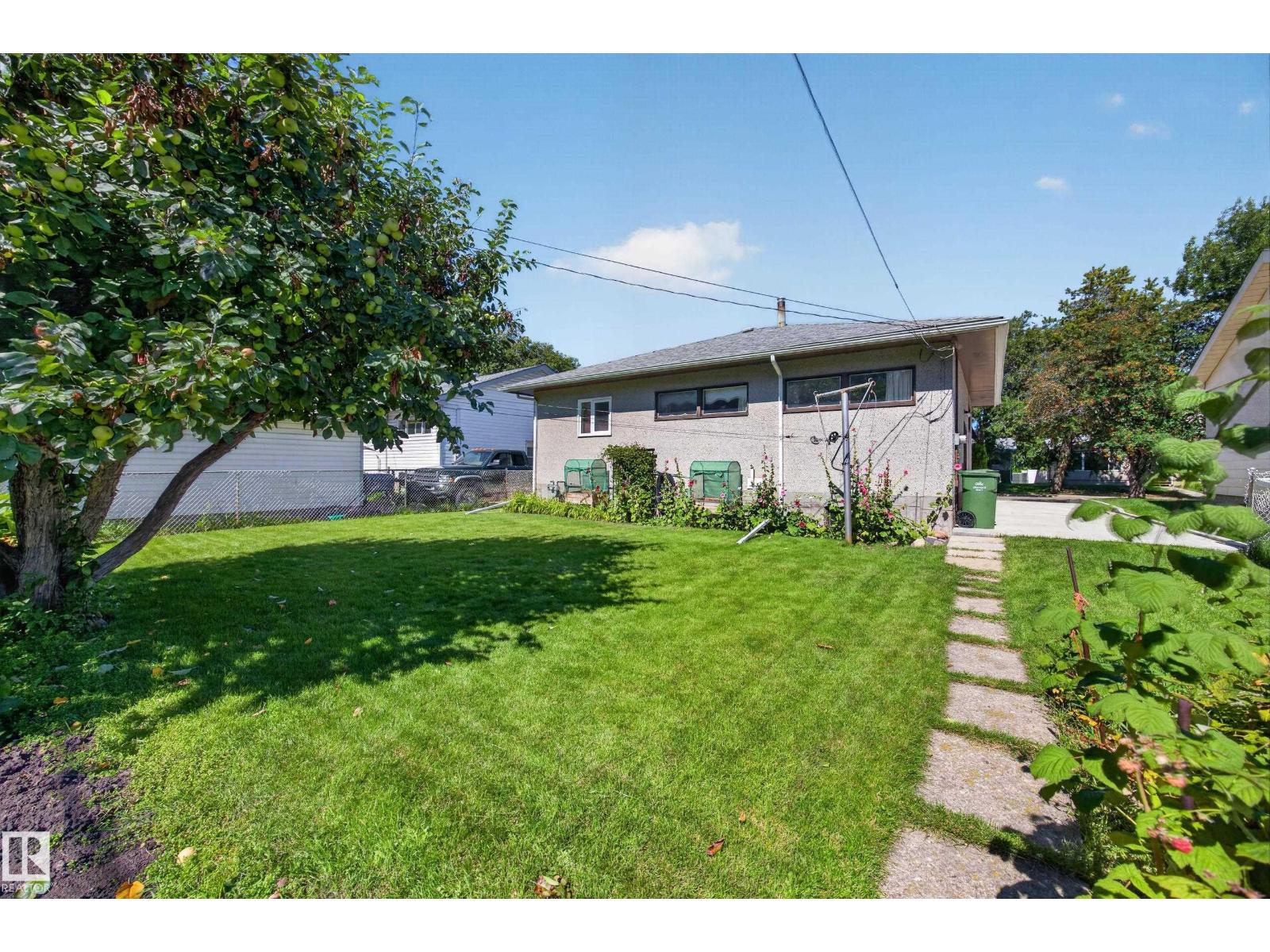5207 48 AV - Image 62