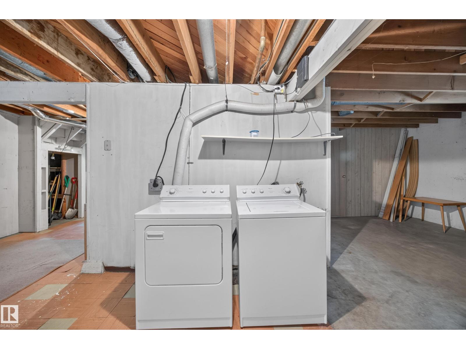5207 48 AV - Image 47