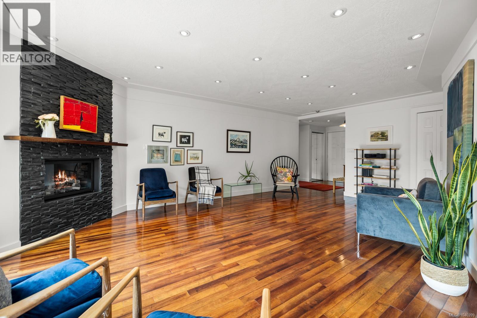 #203 945 McClure St - 6