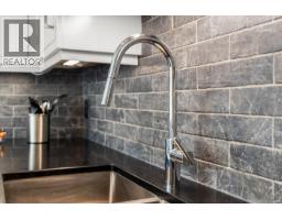 Entrance - 203 945 Mcclure St, Victoria, BC V8V3E8 Photo 10