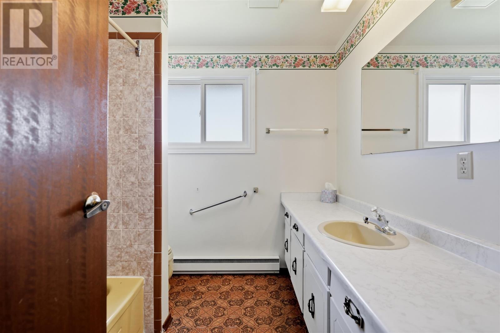 40 NORDEN CRES - 27