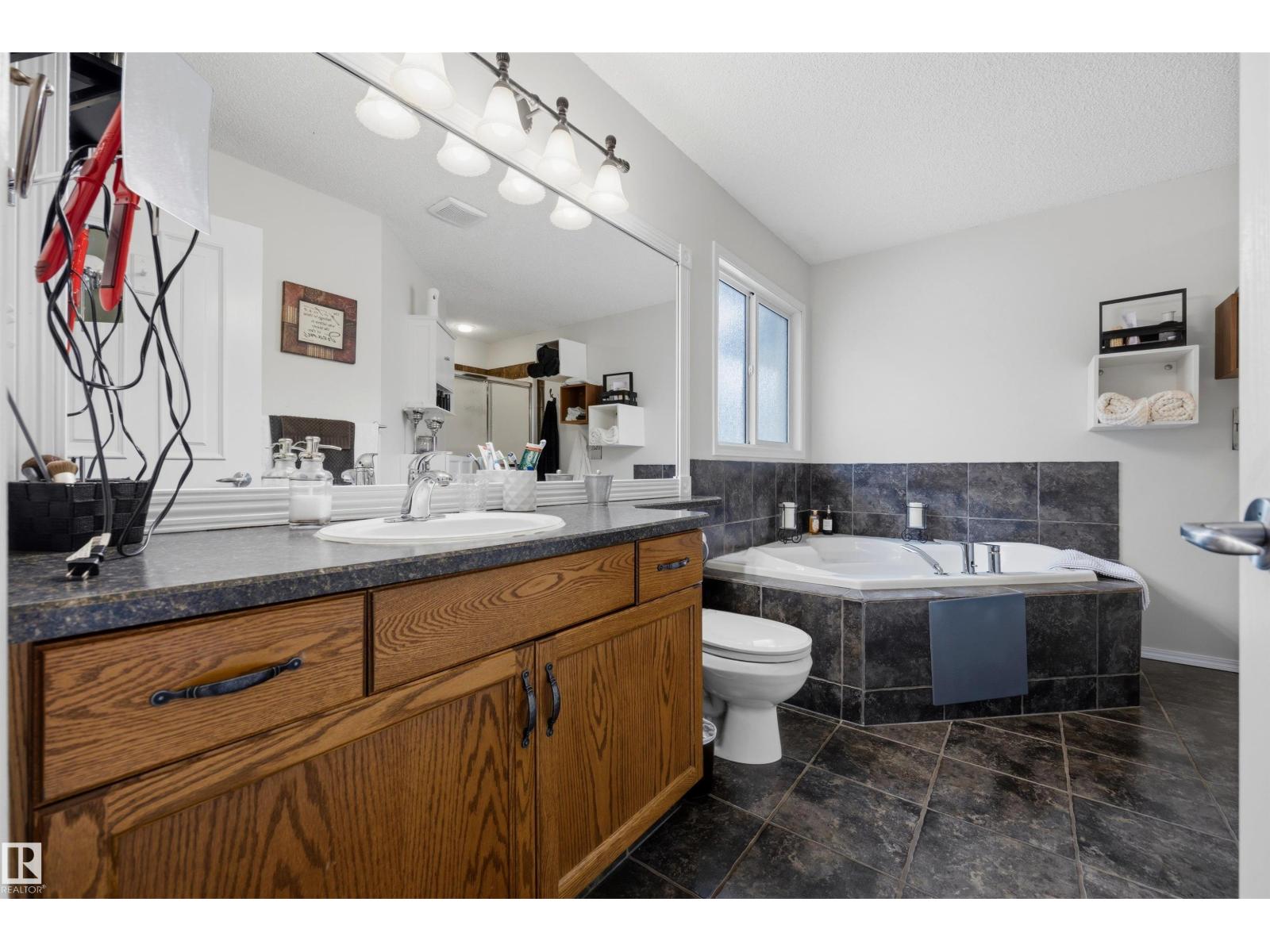 15552 49 ST NW - 26