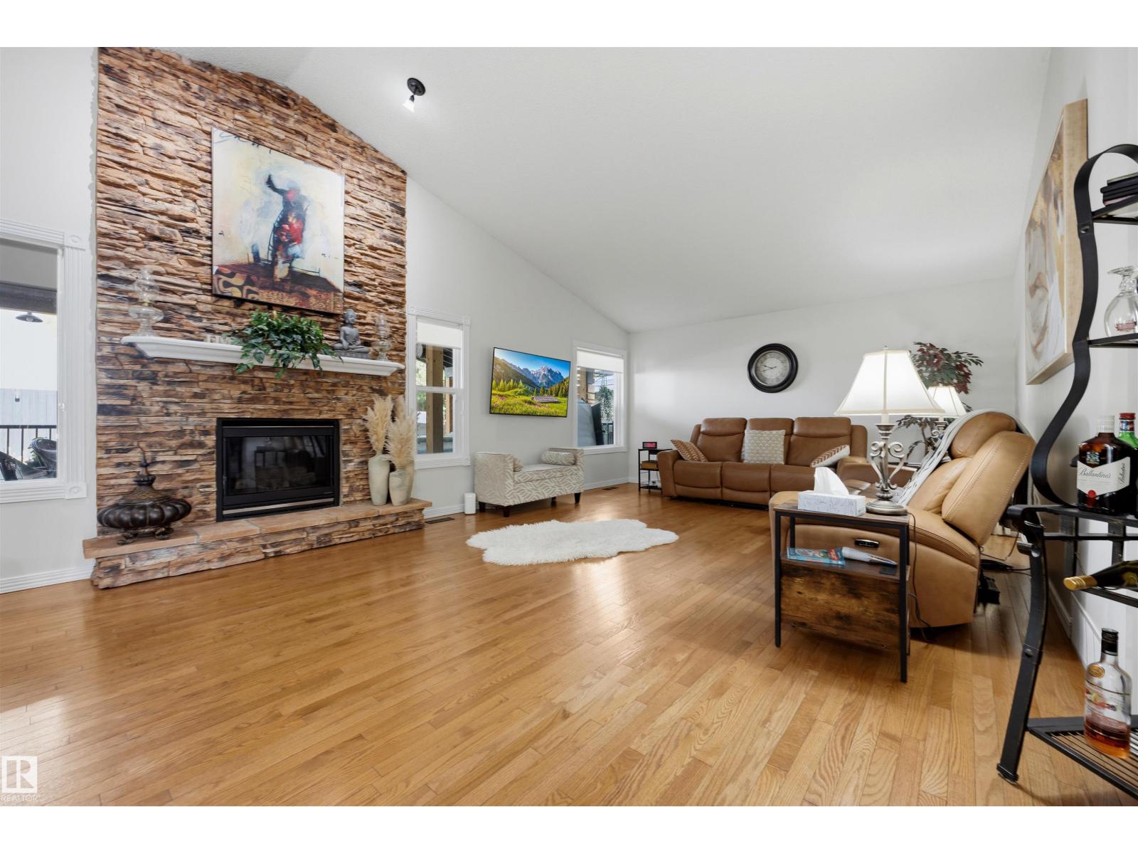 15552 49 ST NW - 14