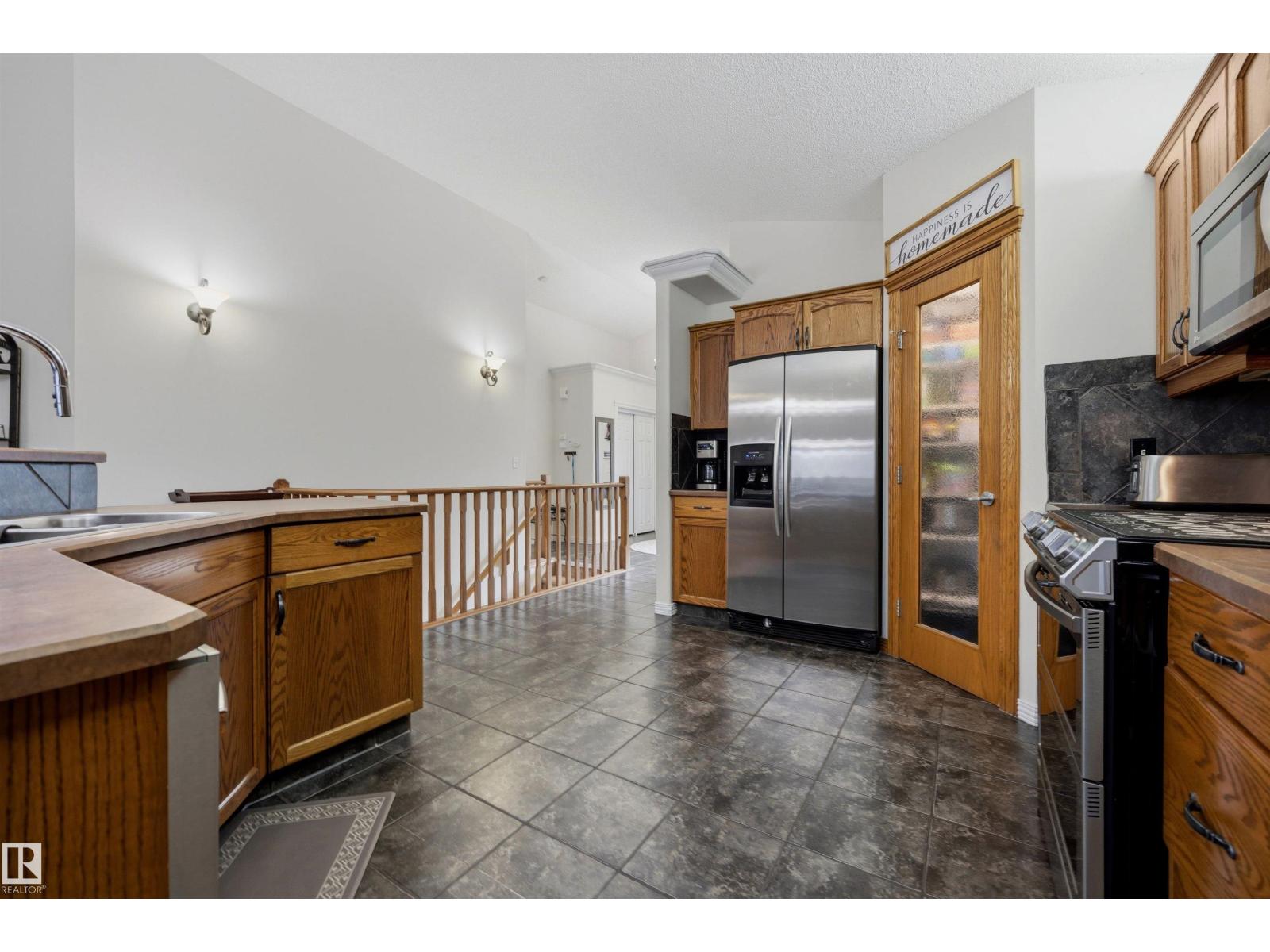 15552 49 ST NW - 23