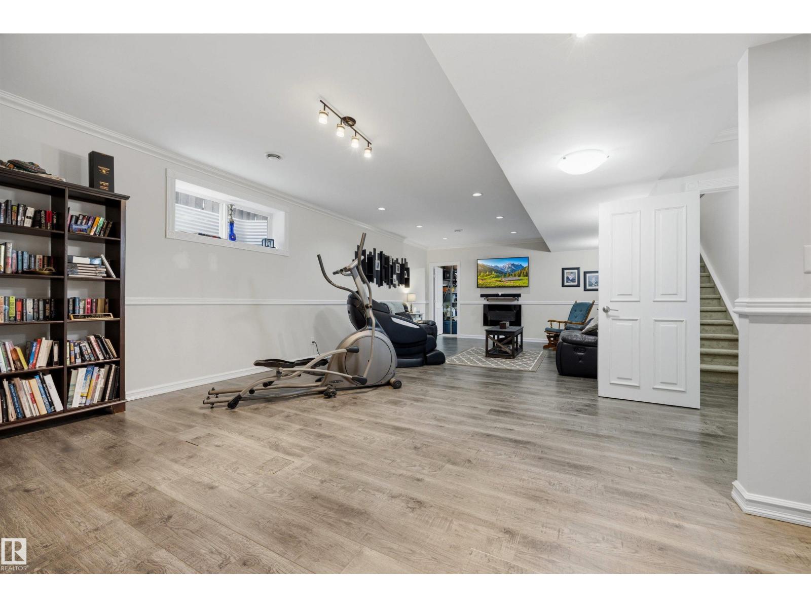 15552 49 ST NW - 33