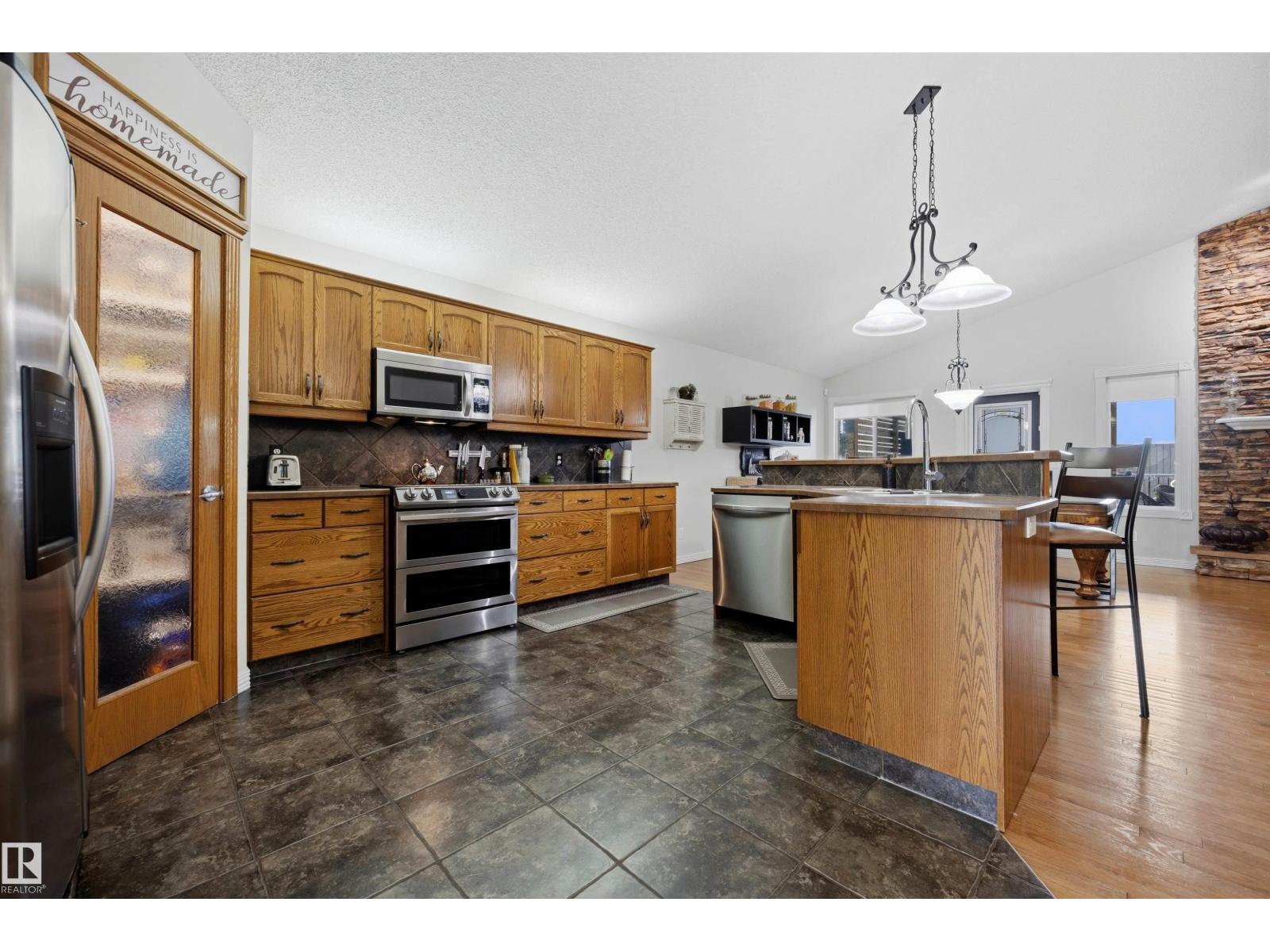15552 49 ST NW - 20