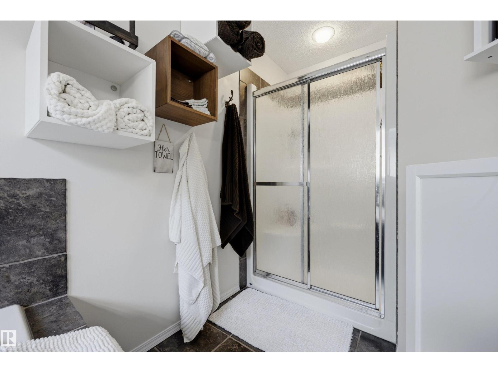15552 49 ST NW - 28