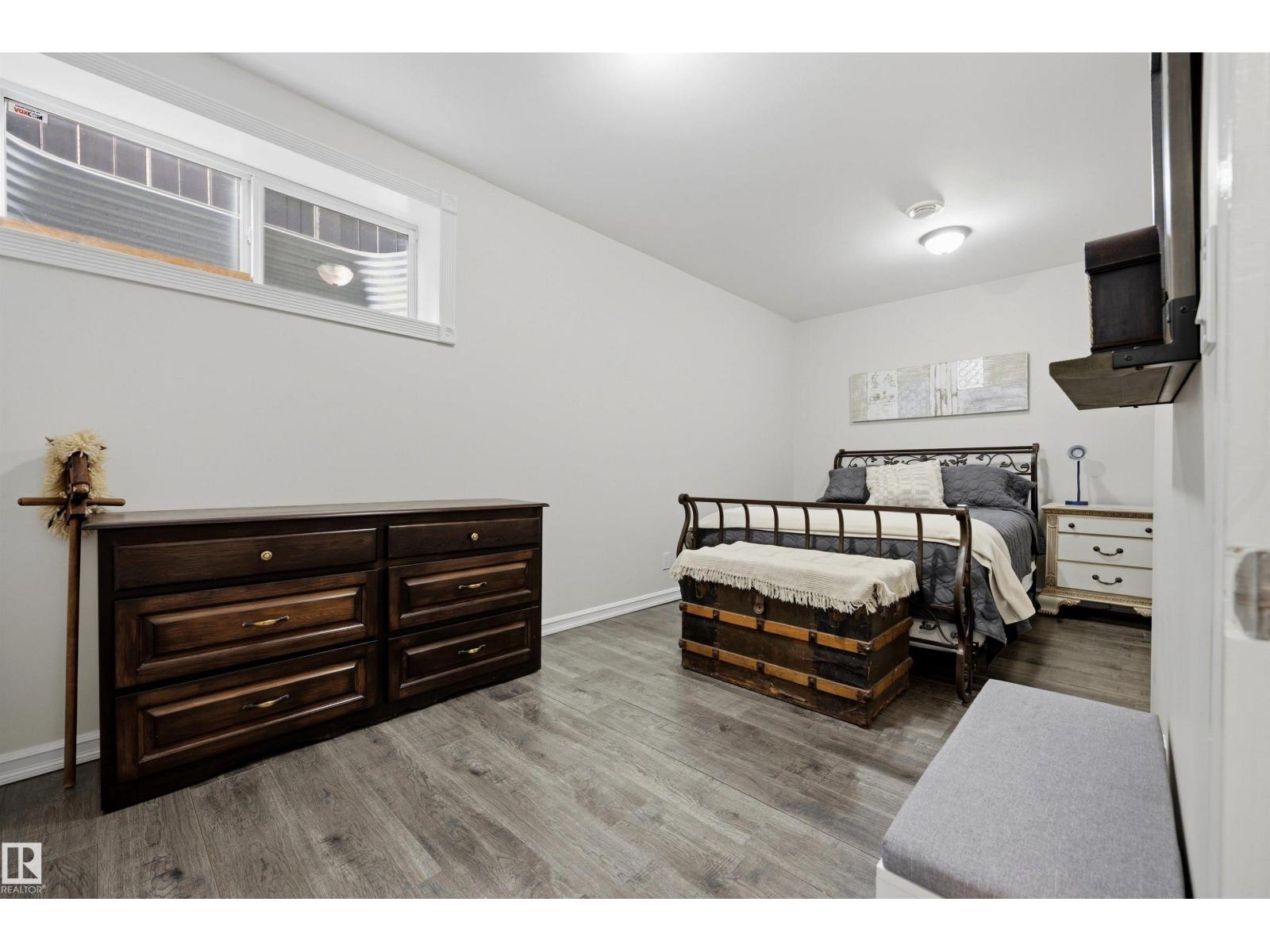15552 49 ST NW - 39