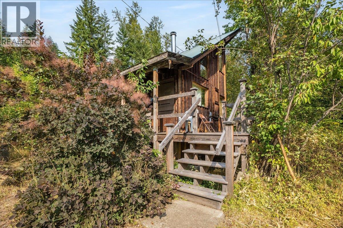 7025 Rogers Road, Balfour