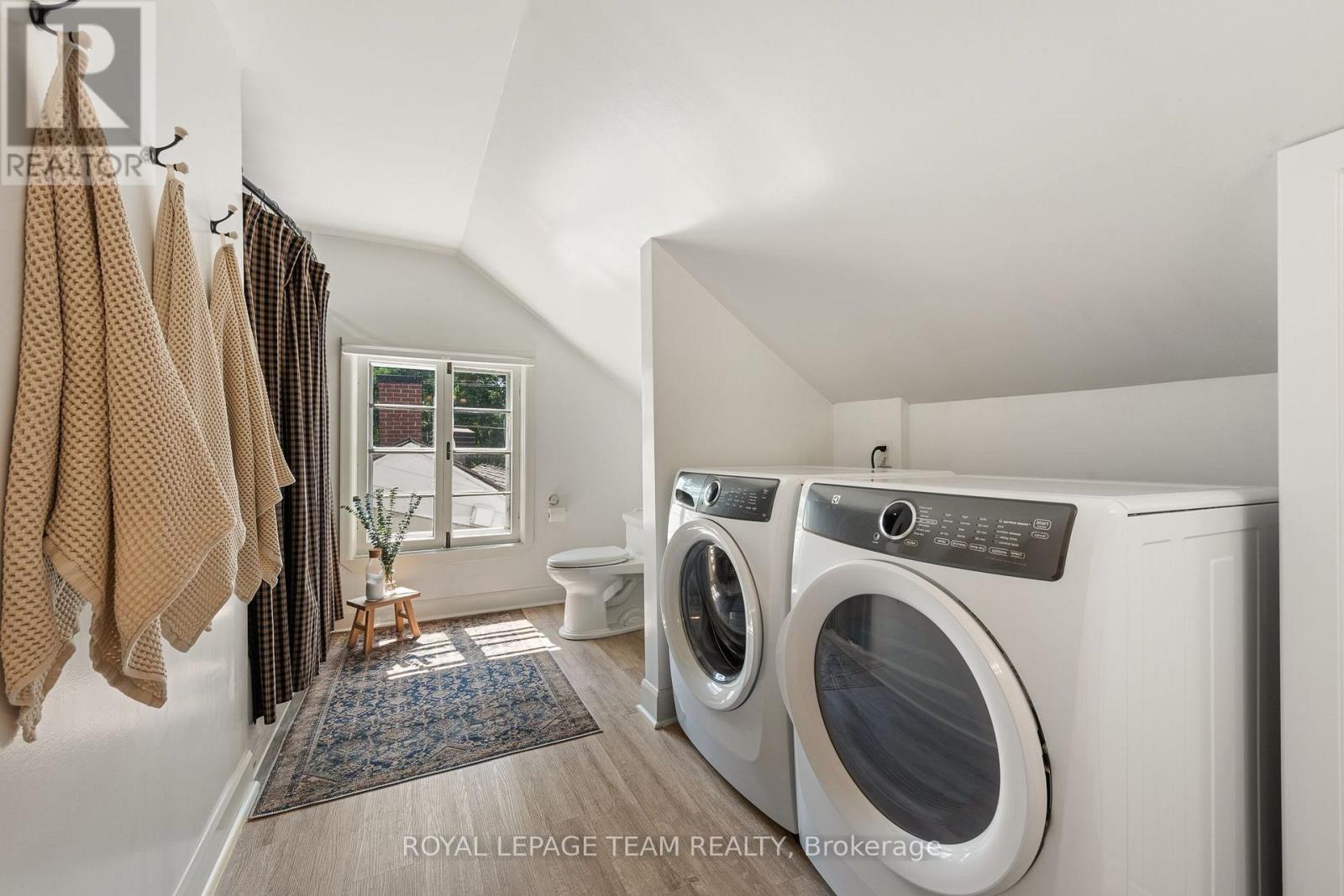 256 WILSON STREET N - 26