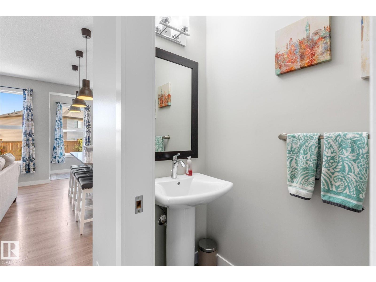 54 ASTORIA PL - Image 15