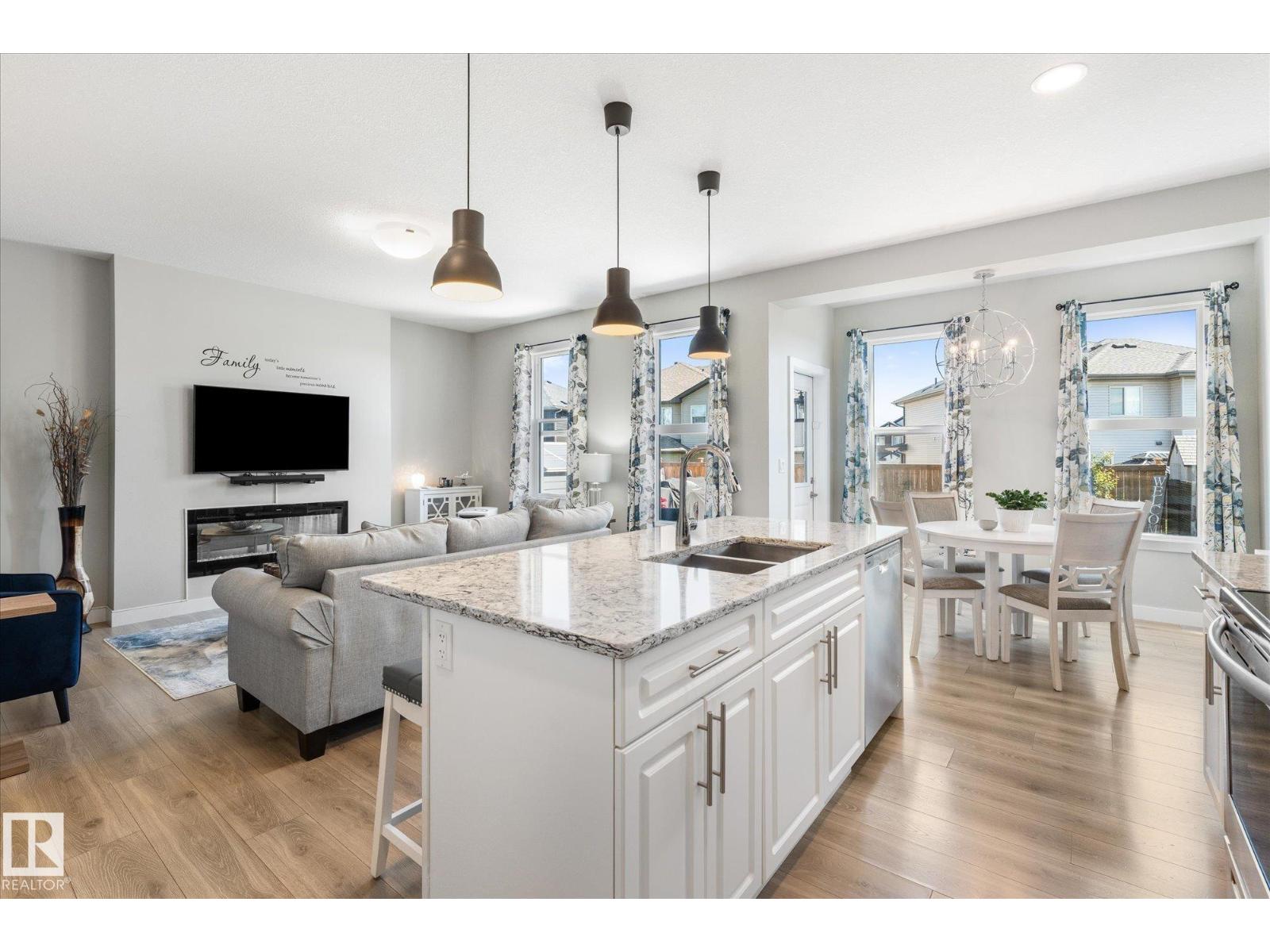 54 ASTORIA PL - Image 21