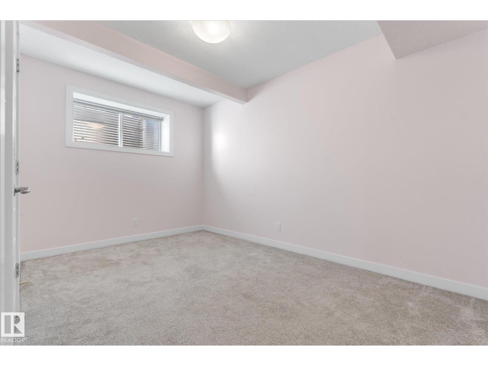 54 ASTORIA PL - 44