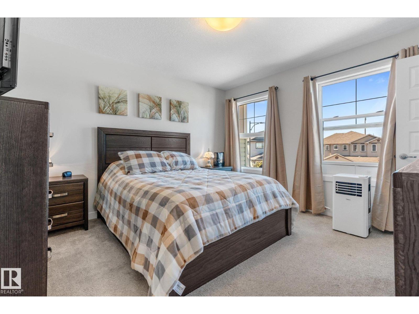 54 ASTORIA PL - 31