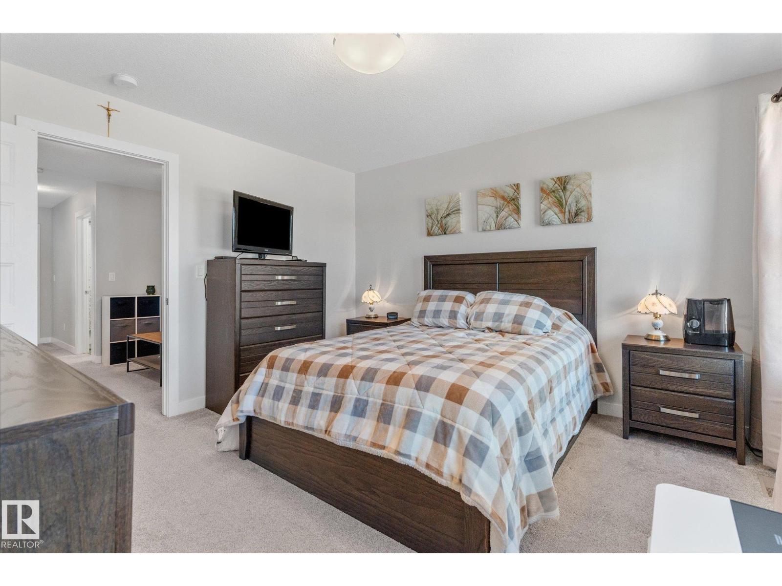 54 ASTORIA PL - Image 32