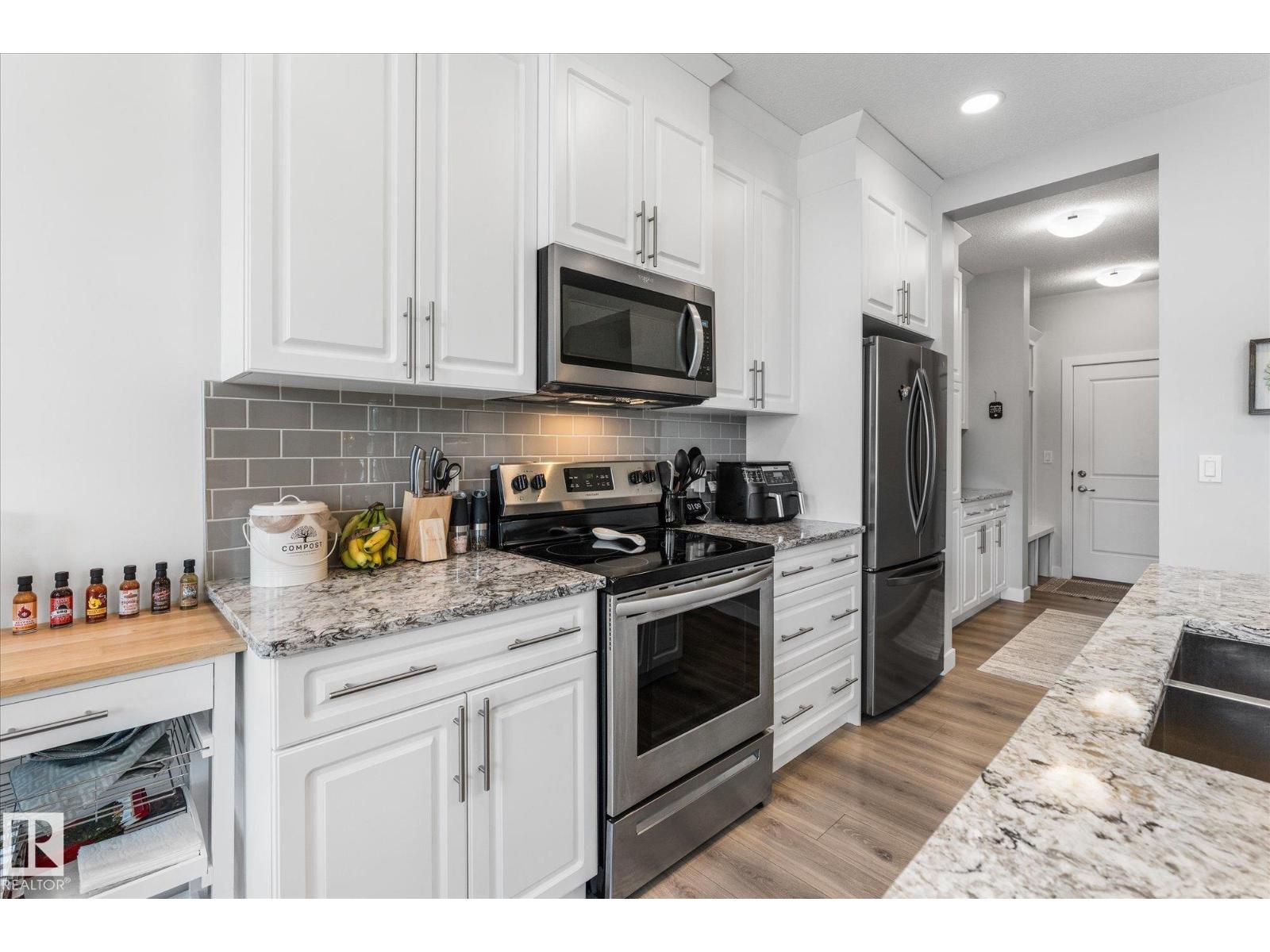 54 ASTORIA PL - 20