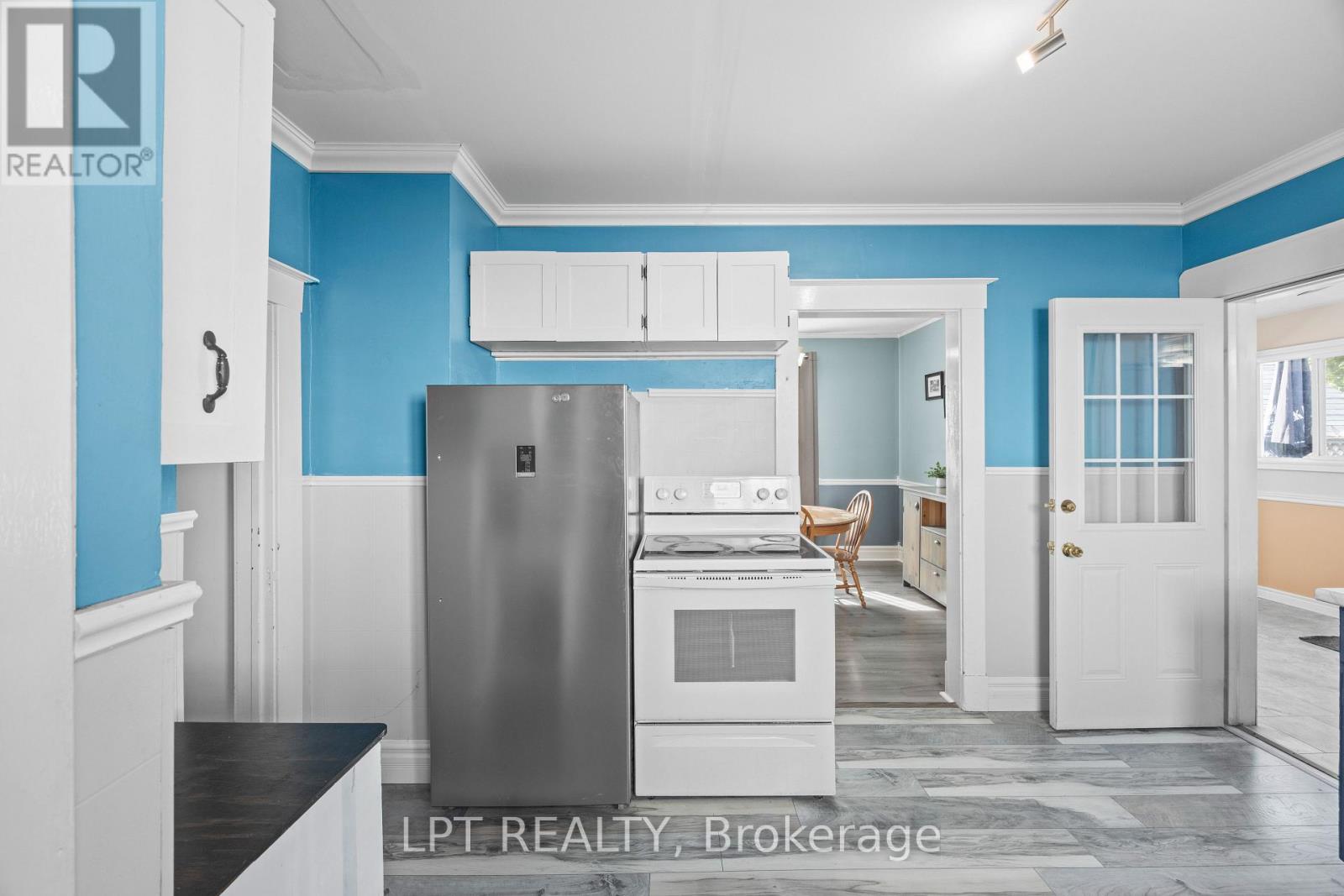 125 CURTIS STREET - Image 10
