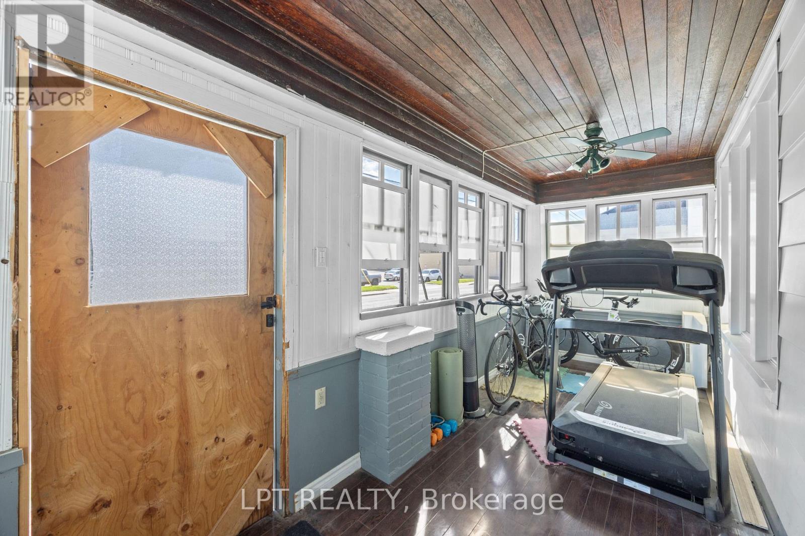 125 CURTIS STREET - 2