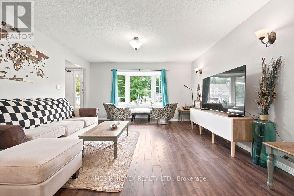4 BANTING DRIVE - Image 13