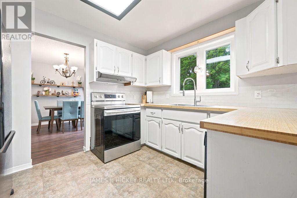 4 BANTING DRIVE - Image 14
