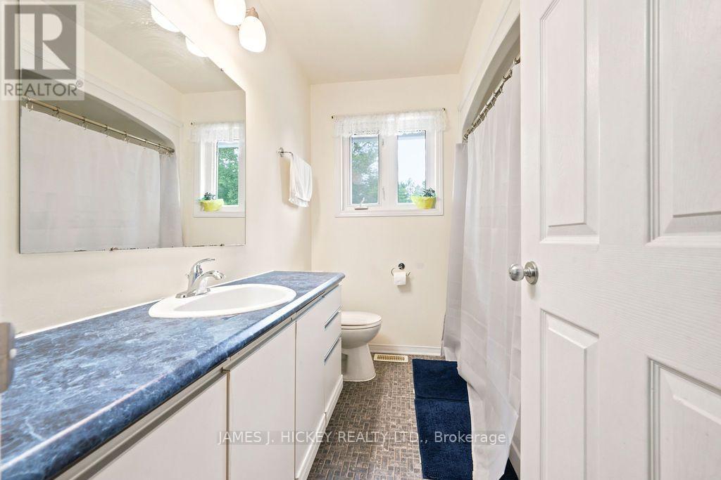 4 BANTING DRIVE - Image 23