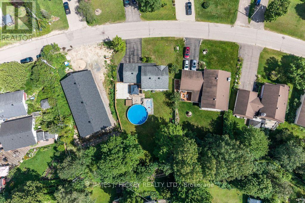 4 BANTING DRIVE - 46