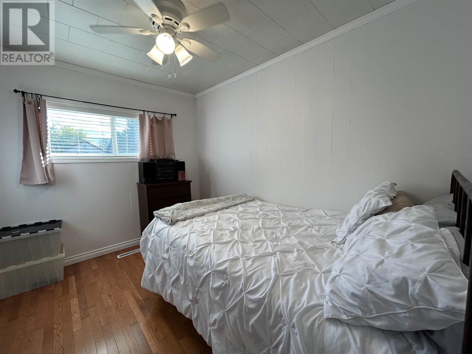 628 Second ST E - Image 12