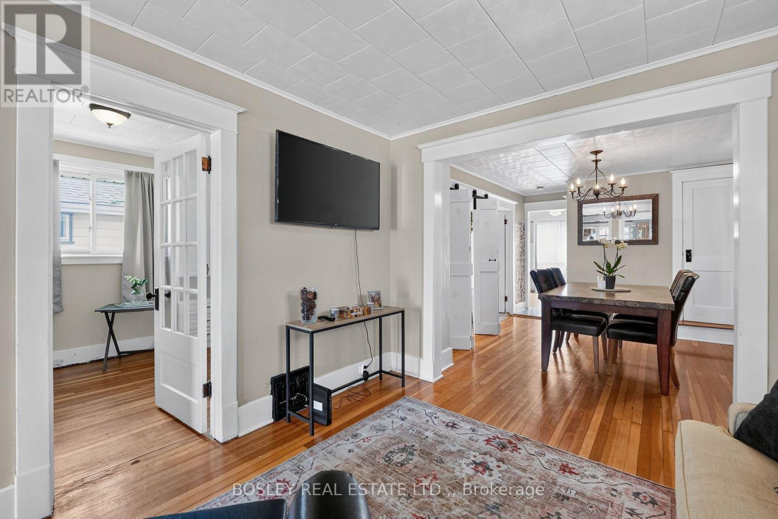65 CHRISTMAS STREET - Image 9