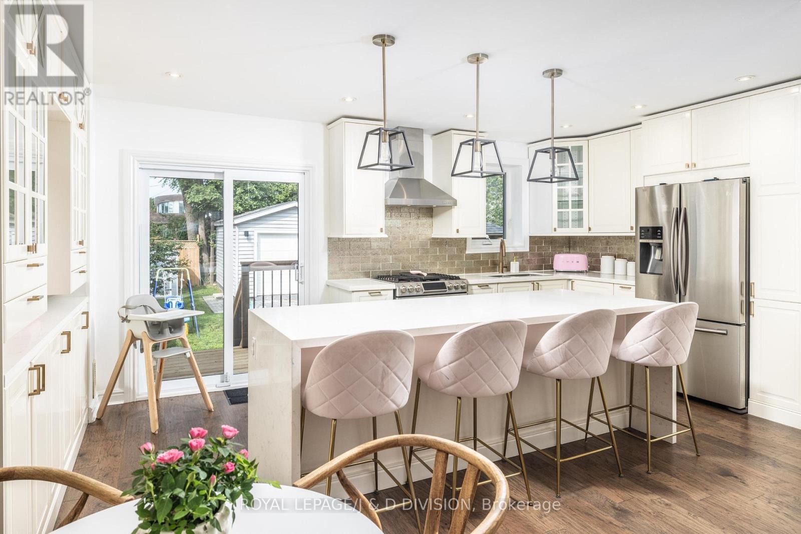 6 LANKIN BOULEVARD - 18
