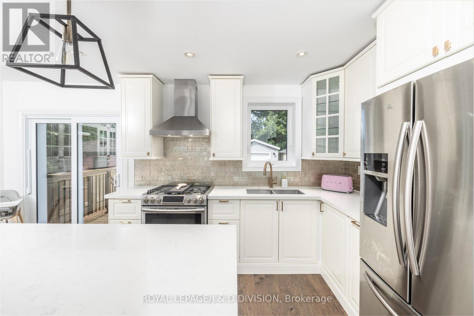 6 LANKIN BOULEVARD - 24