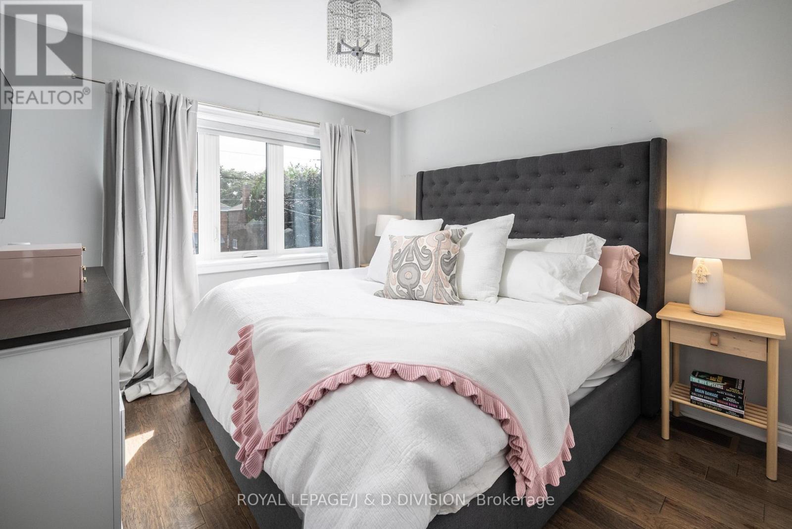 6 LANKIN BOULEVARD - 32