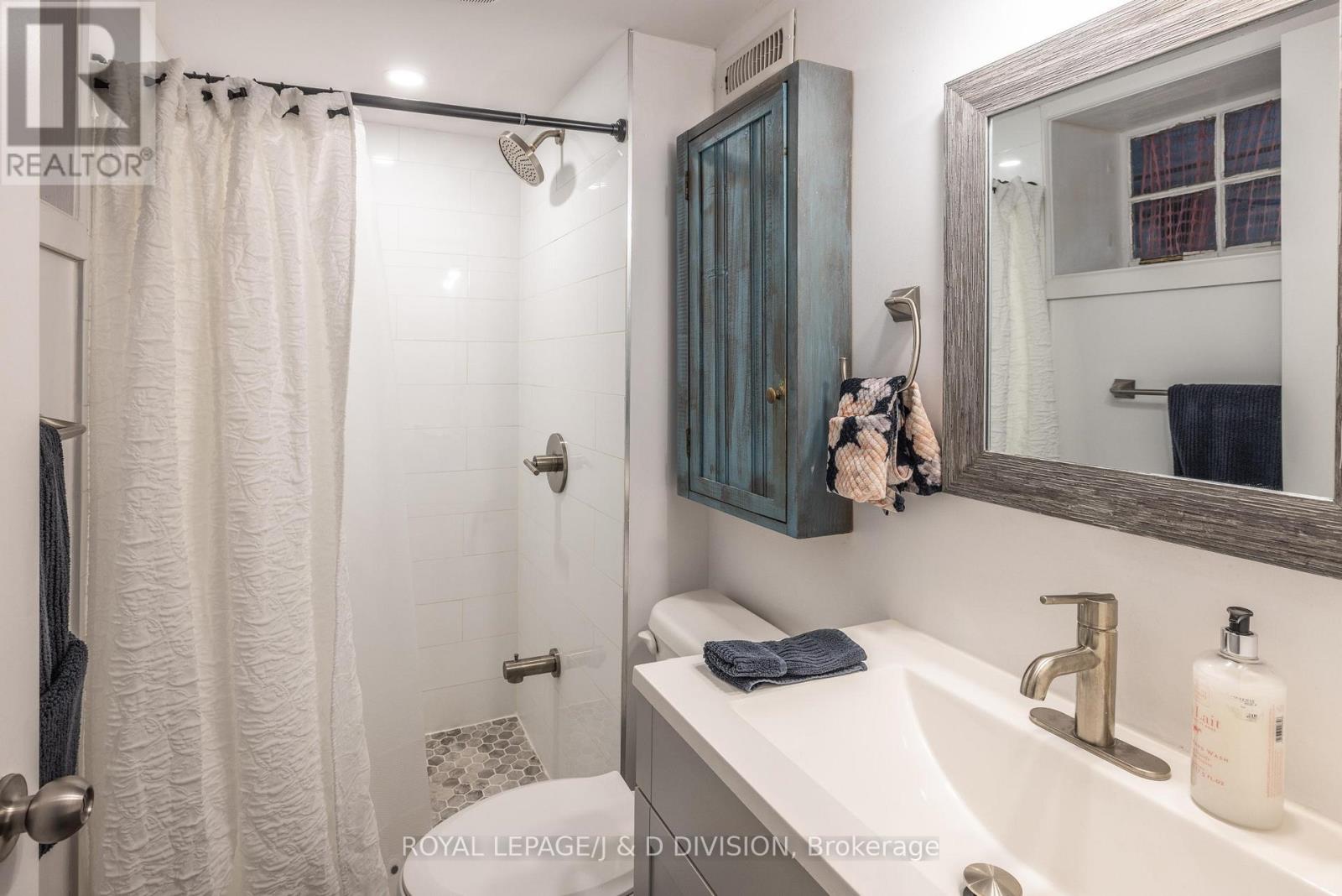 6 LANKIN BOULEVARD - 47