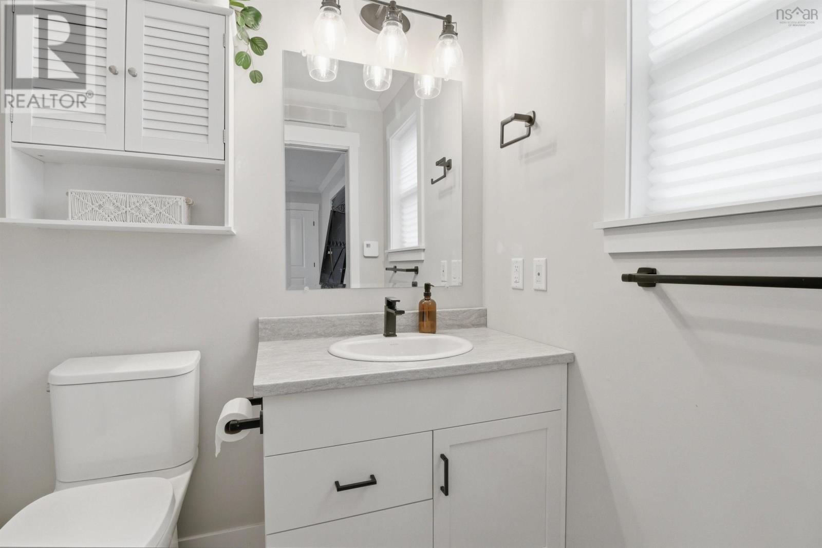 Property 18 of 30 of 2 Helmsley Crescent