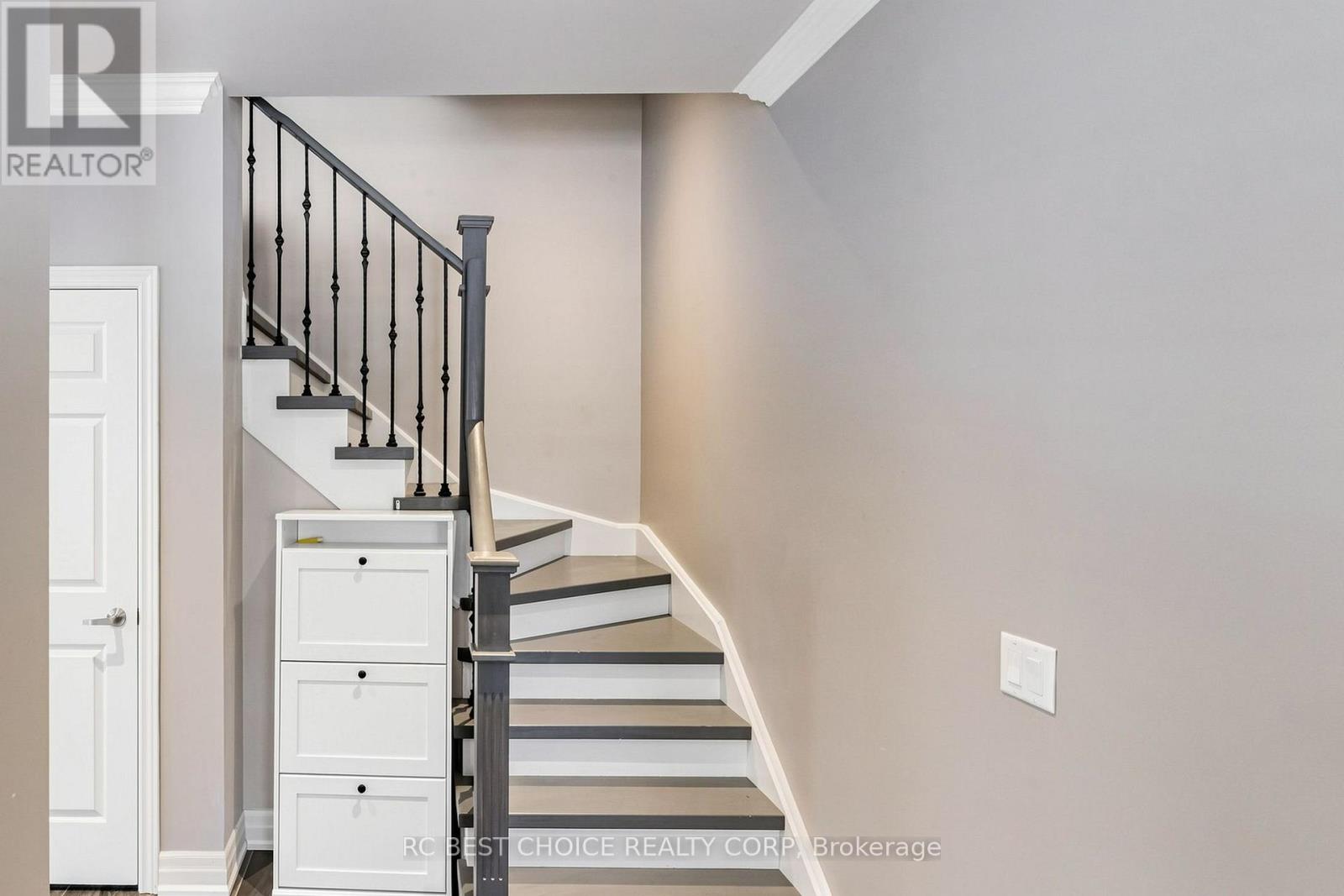 18 CHAUNCEY COURT - 23