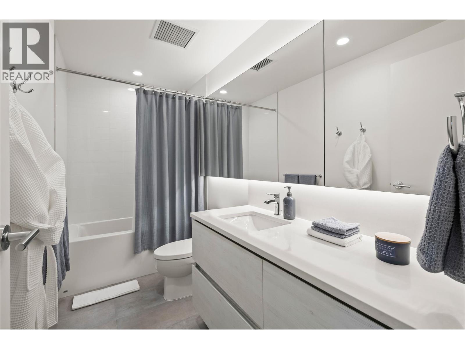 2007 238 Leon Avenue, Kelowna