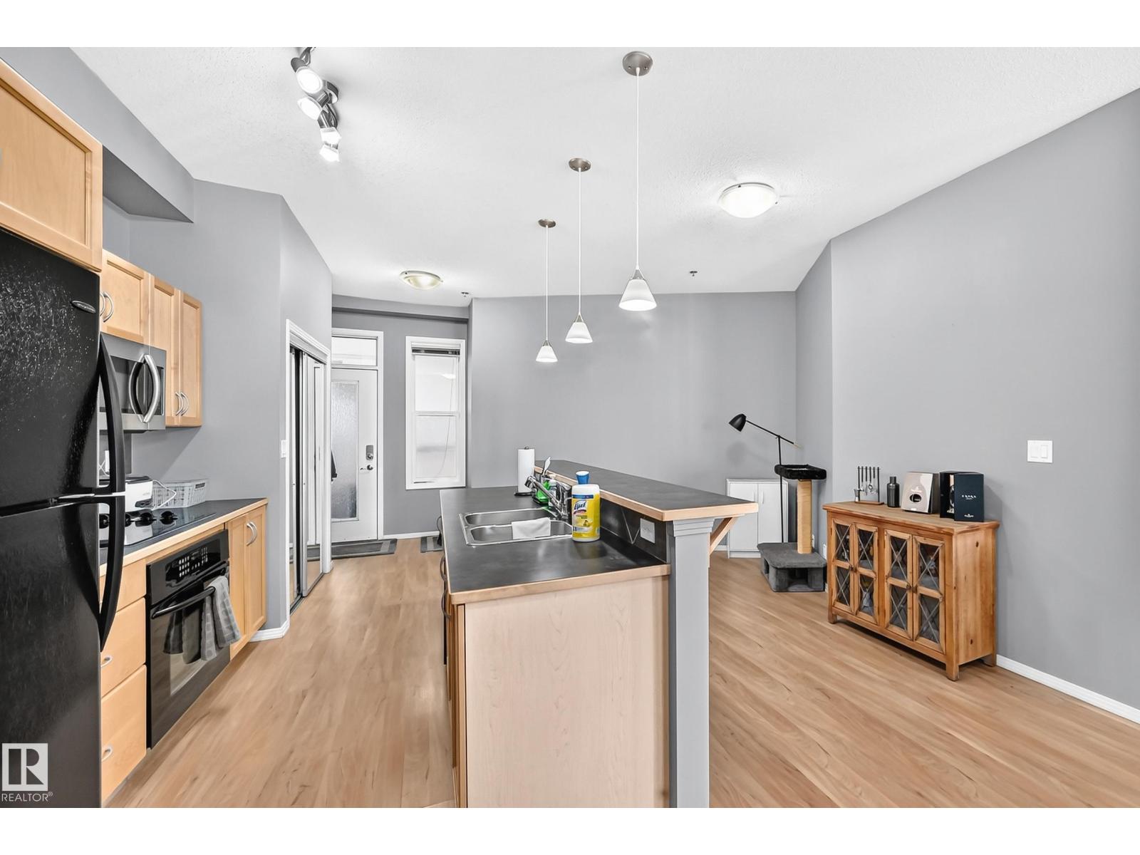 #349 4827 104A ST NW - 11