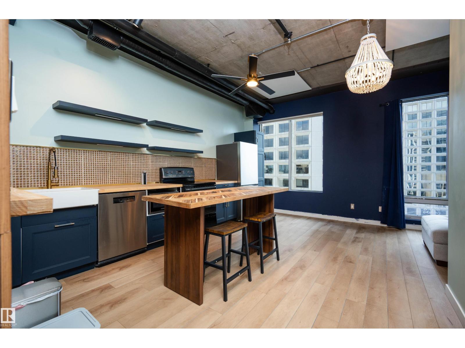 #913 10024 JASPER AV NW - 1