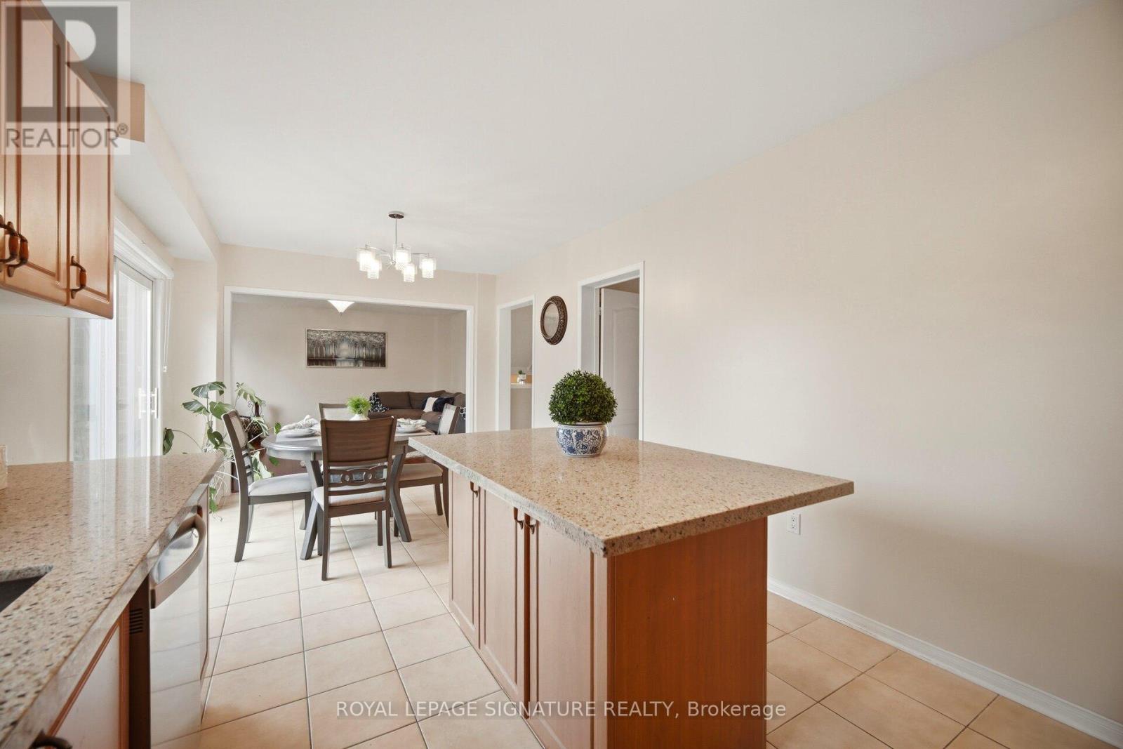 34 NINA PLACE N - 19