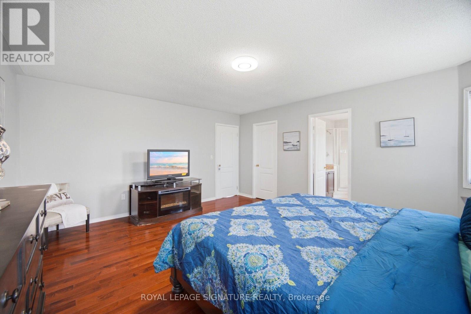 34 NINA PLACE N - 25