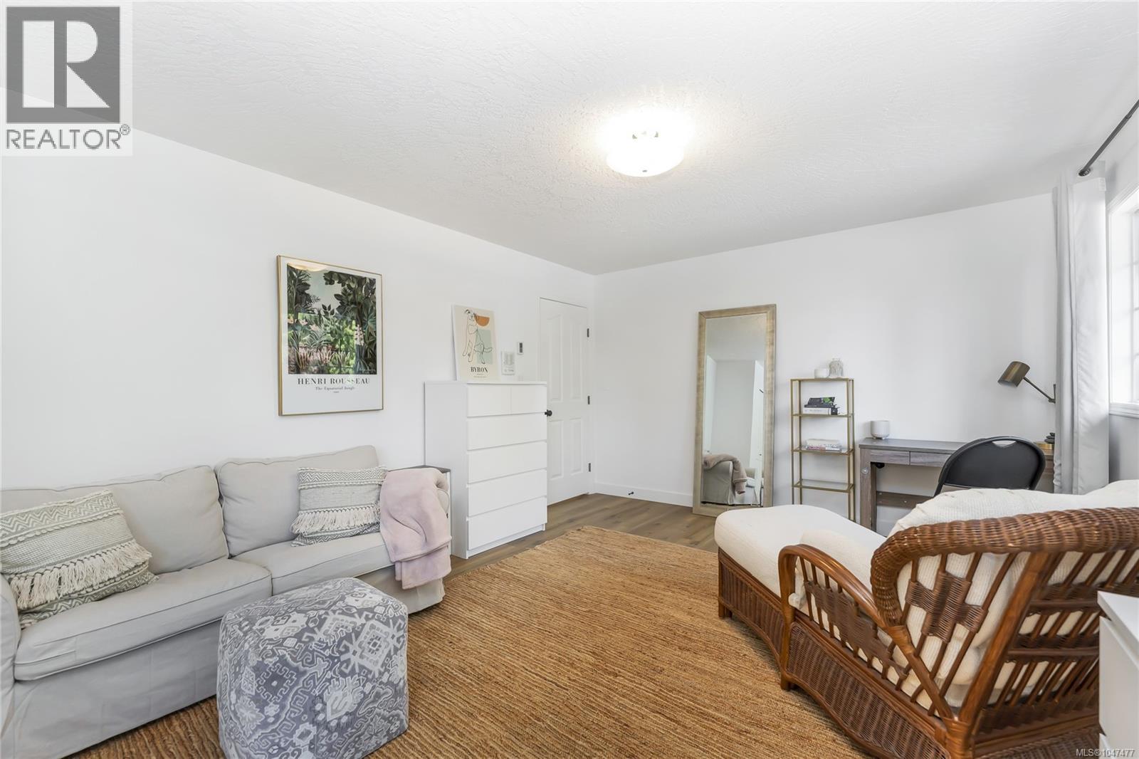 2146 Henlyn Dr - 24
